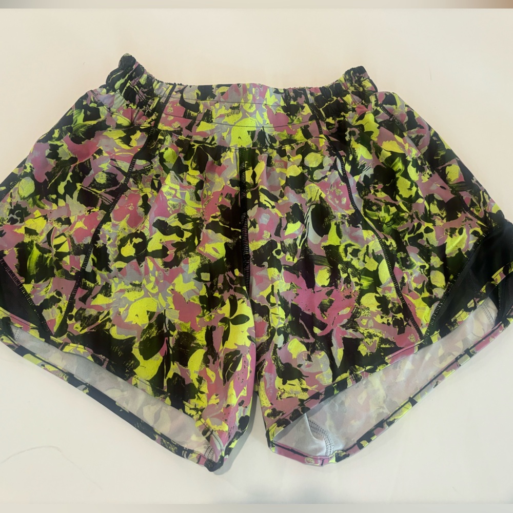 EUC Lululemon Size 2 Hotty Hot 4” Multicolor Athletic Shorts